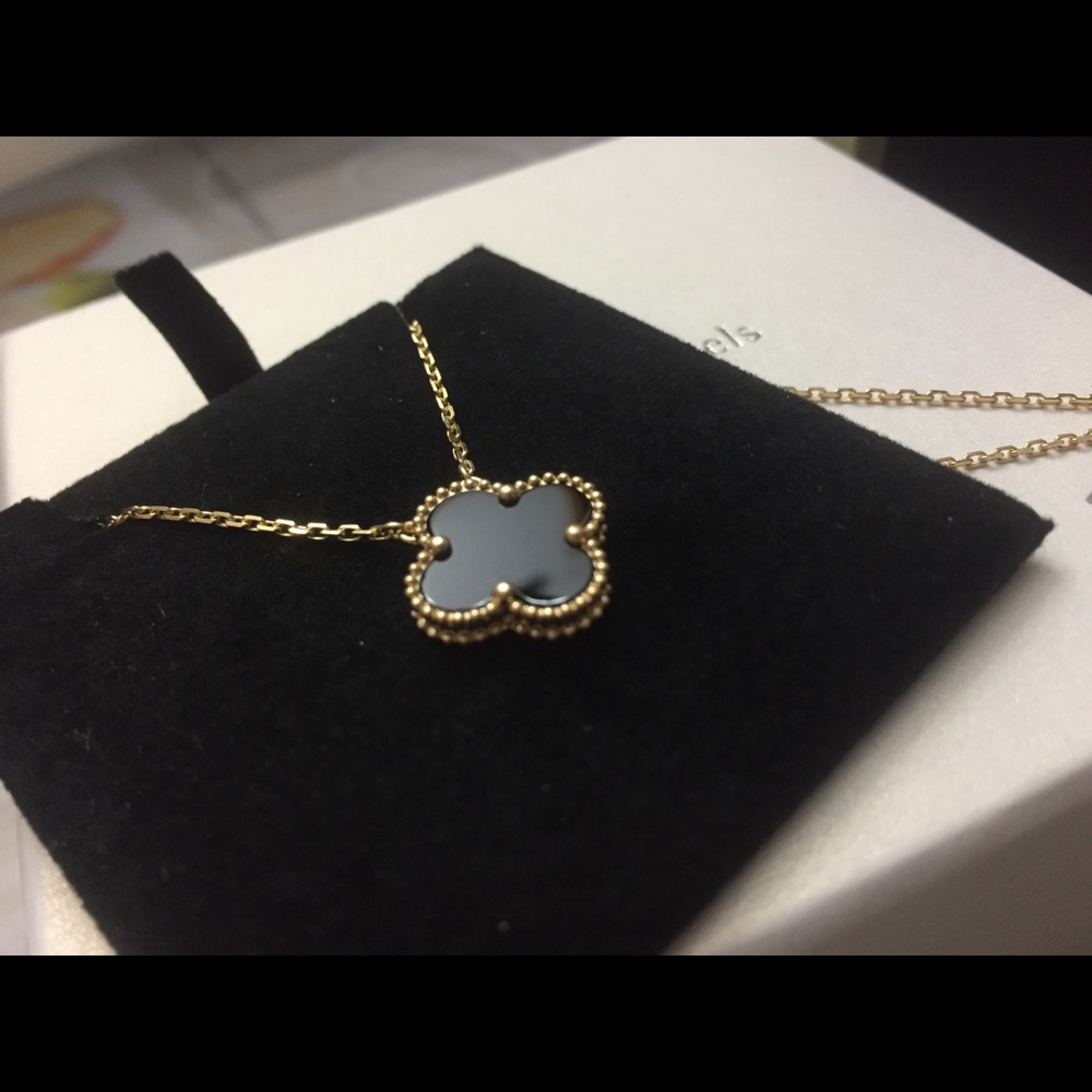 Brand New VCA onyx and 18k yellow gold necklace